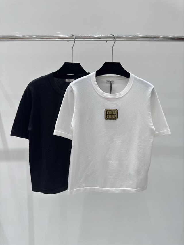 Miu家 春夏新款 平纹针织棉质圆领短袖 颜色 黑色 白色 尺码 36.38.40